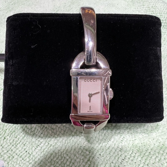💯% Authentic GUCCI watch womens - Picture 1 of 7